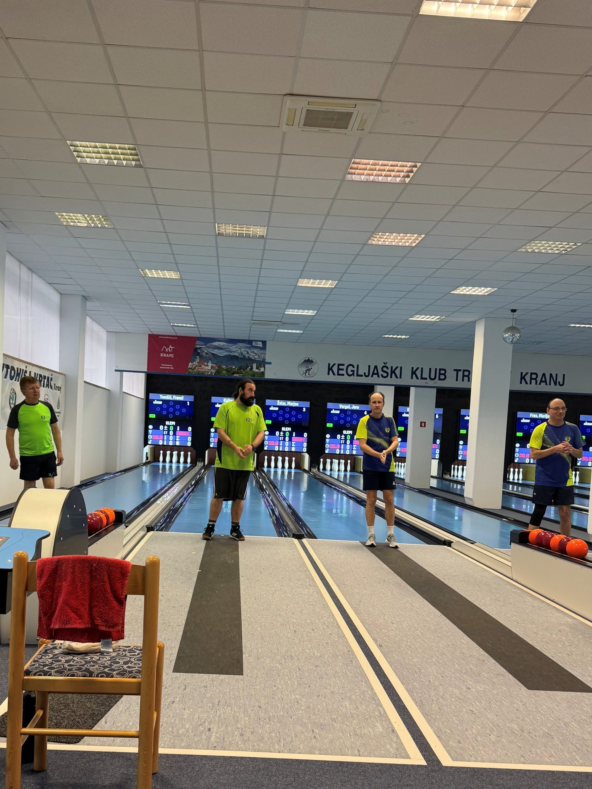 Sašo Kajtna, Marjan Lužar in Franc Tomšič, razglasitev na stezah kegljišča takoj po tekmovanju - Posamično prvenstvo ZDSSS v steznem kegljanju 2026, Kranj