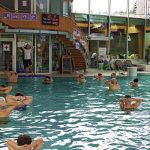 Fotografija prikazuje rekreacijo v bazenu v Termah Snovik. Vir: https://www.terme-snovik.si/